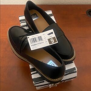 (CLEAR OUT PRICE!!!) DV by Dolce Vita Ladies'  Lug Loafer Shoes, Black